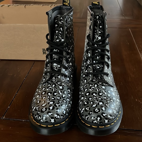 Dr. Martens 1460 Smooth Leather Boot GREY LEOPARD US 7 Women , 6 Men (Unisex)